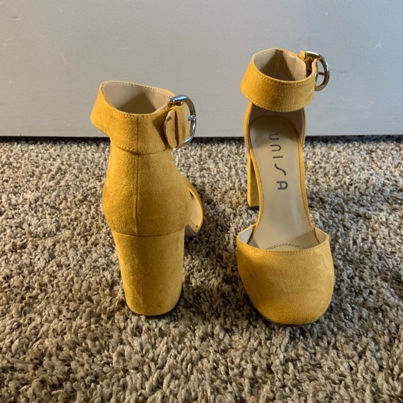 Yellow heels - Picture 3 of 3